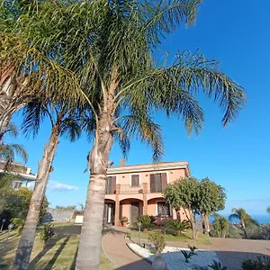 Feluchia Tra Il Mare E Il Vulcano Bed & Breakfast